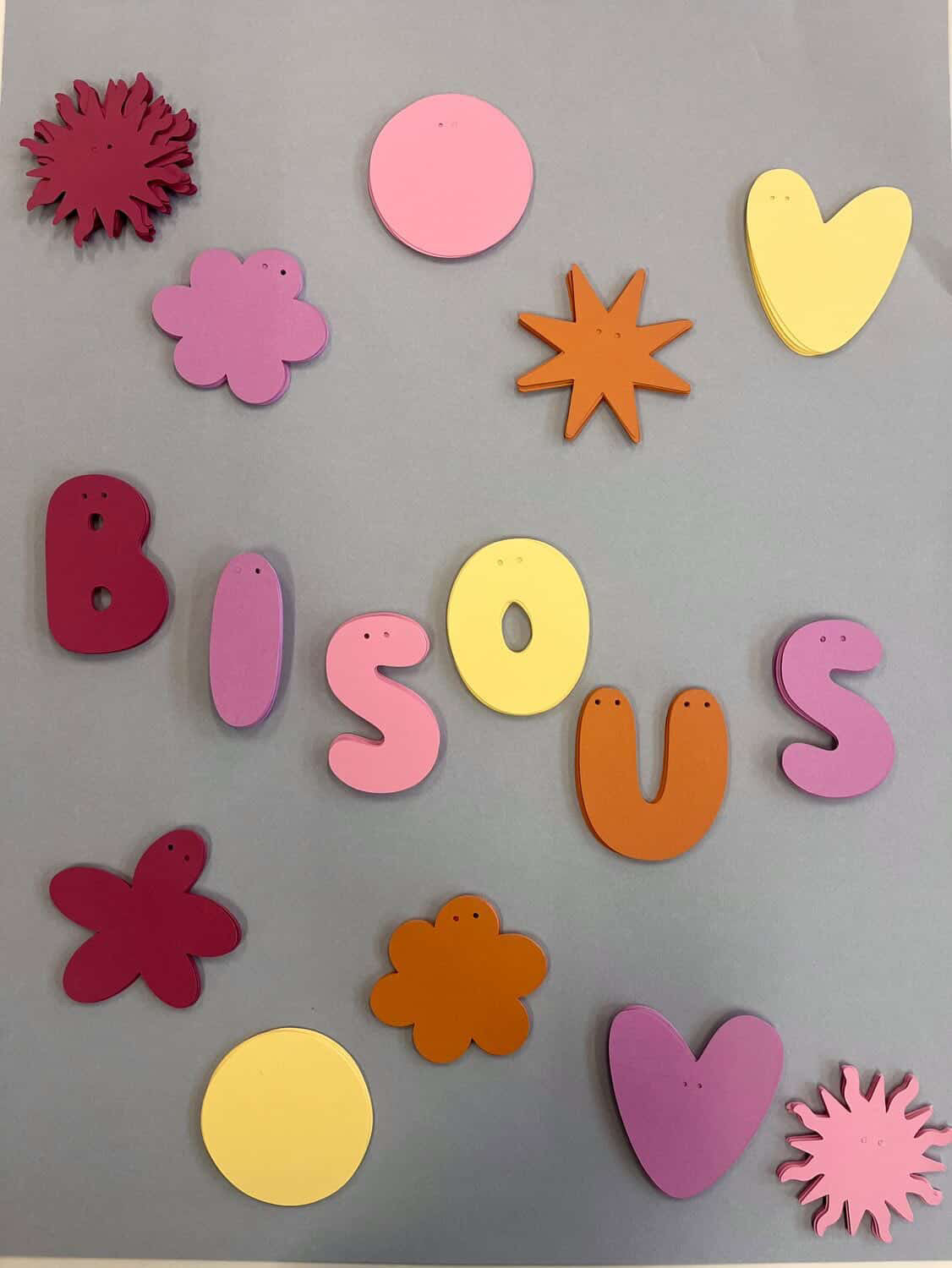 Bisous slinger, handgemaakte papieren slinger voor kinderkamer & speelhoek decoratie