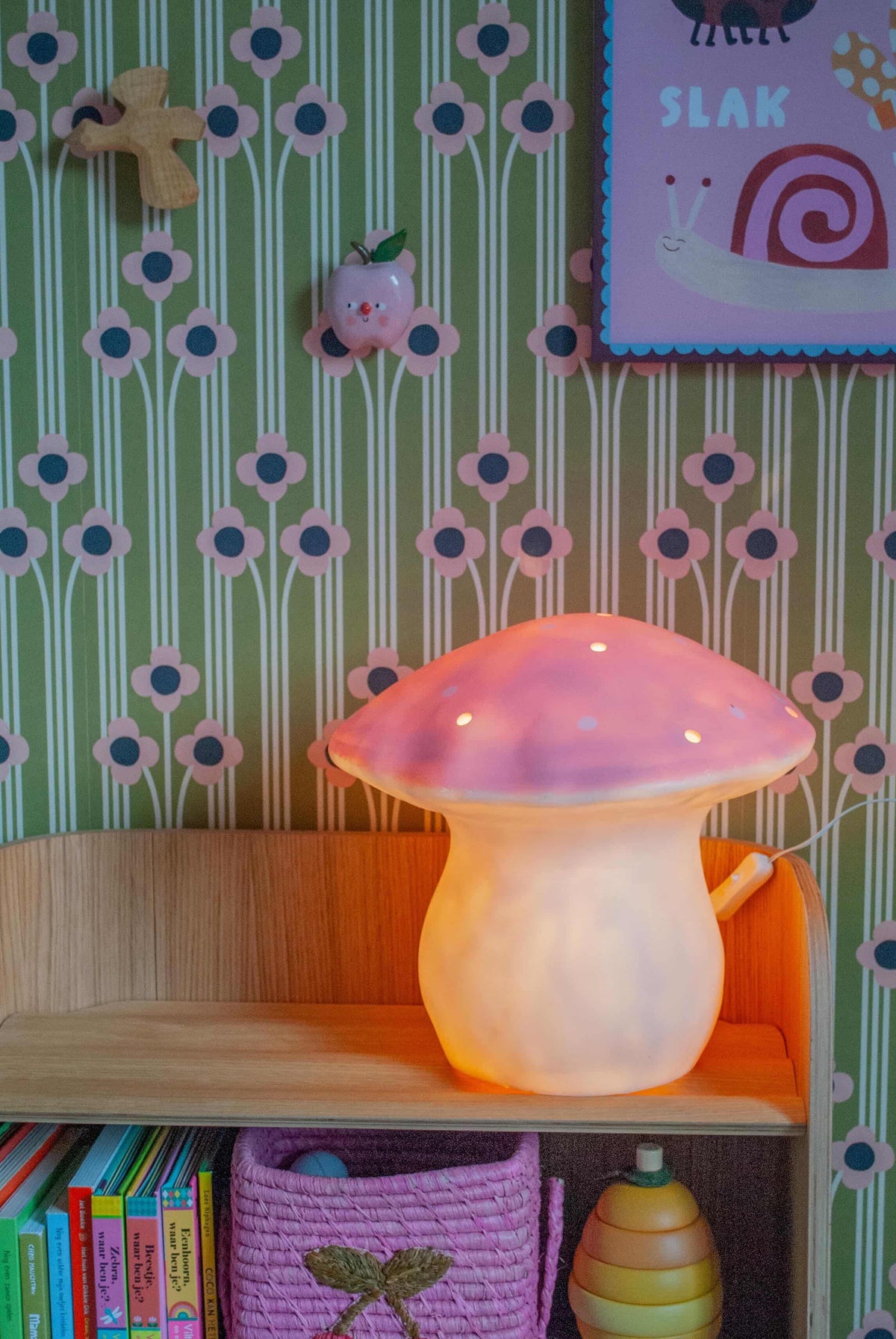 eef-lillemor-keramieken-appeltje-aan-de-muur-kinderkamer-styling