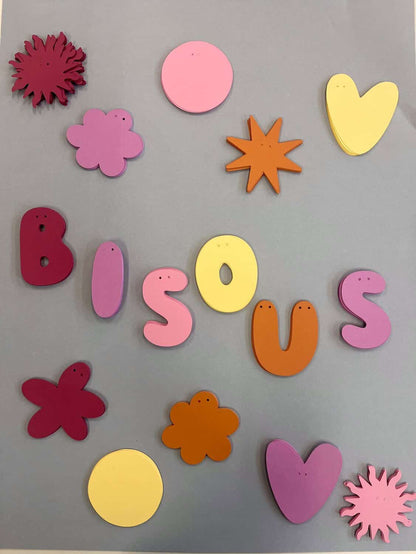 Bisous slinger, handgemaakte papieren slinger voor kinderkamer & speelhoek decoratie