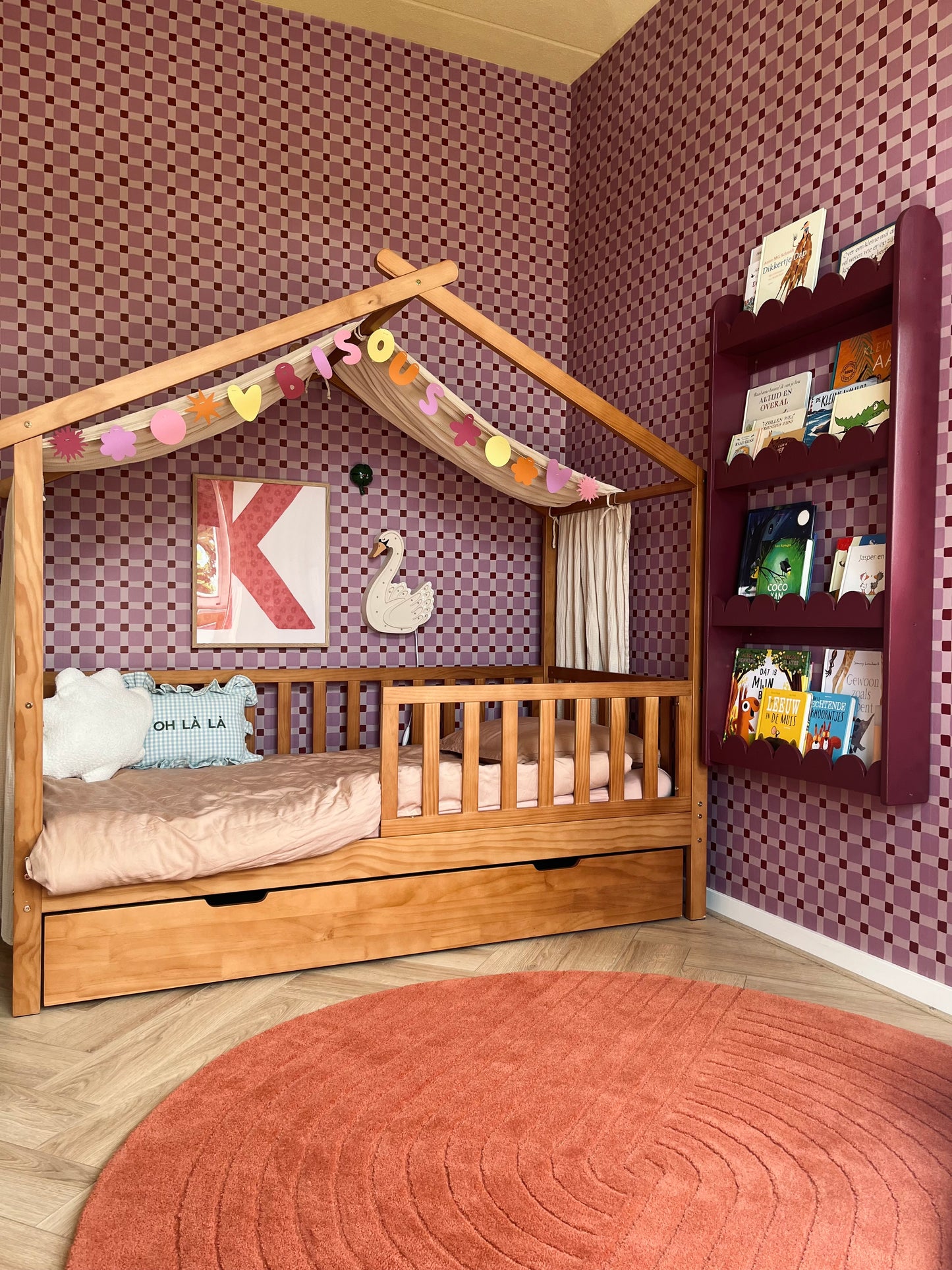 Bisous slinger, handgemaakte papieren slinger voor kinderkamer & speelhoek decoratie