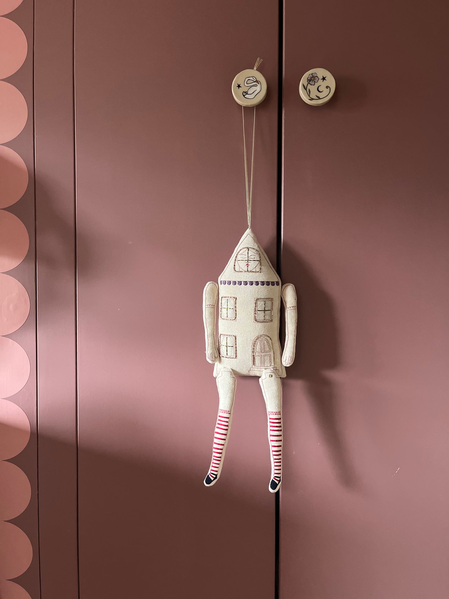 Poppenhuis, Katoenen Wandkleed, Geborduurd