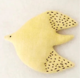 gele stoffen vogel wanddecoratie