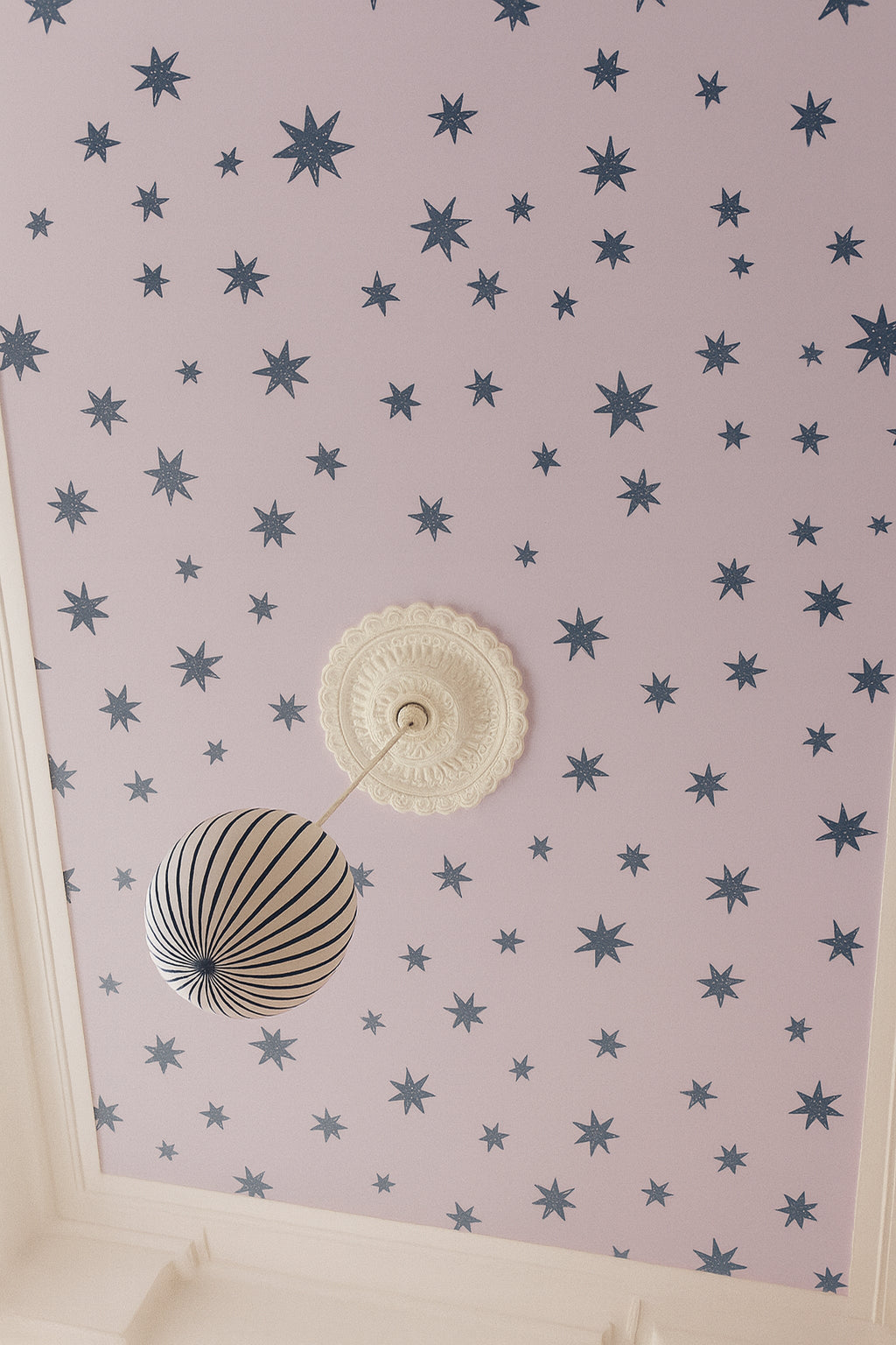 Behangstaal Meet me at the Wall - Starry Night - Lilac - Joëlle Wehkamp