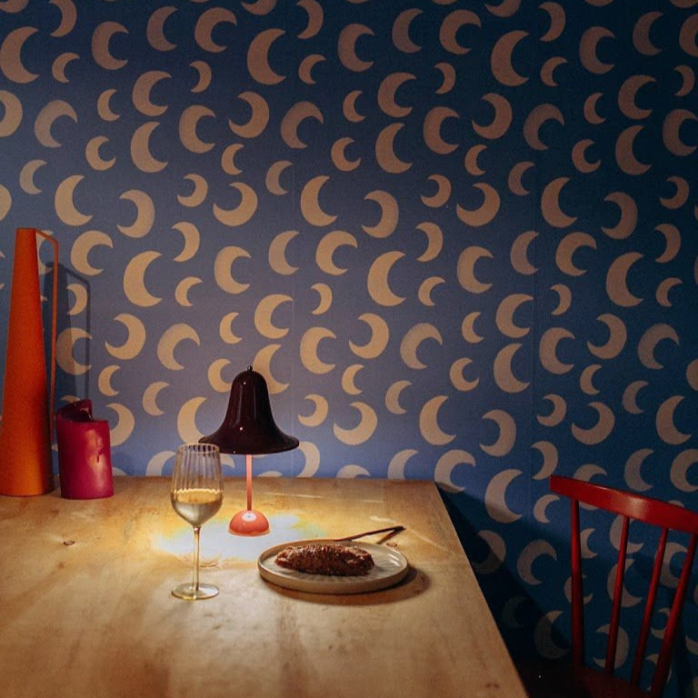 Behangstaal Meet Me at the Wall - Moon Calm - Aniek Bartels