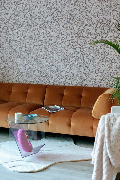 Behangstaal Meet Me at the Wall -  Flowerfield Warm Taupe  - Naturel Noord