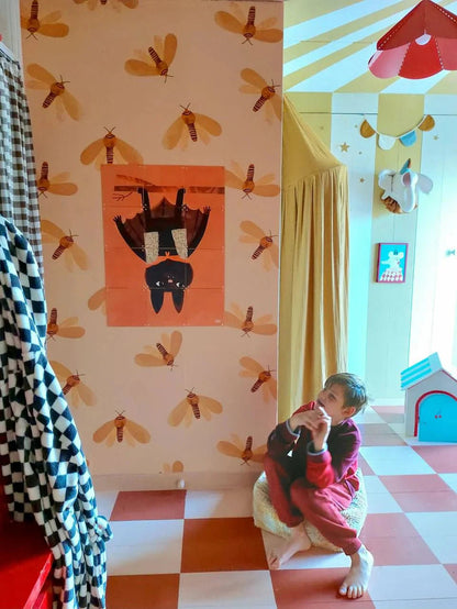 Behangstaal Meet Me at the Wall - Moth Sun - Aniek Bartels