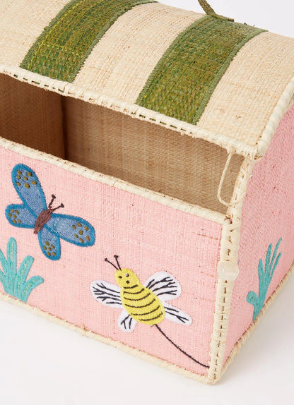 Rice roze raffia opberghuisje Butterfly mini met open klapdeksel, geborduurde vlinder en bij
